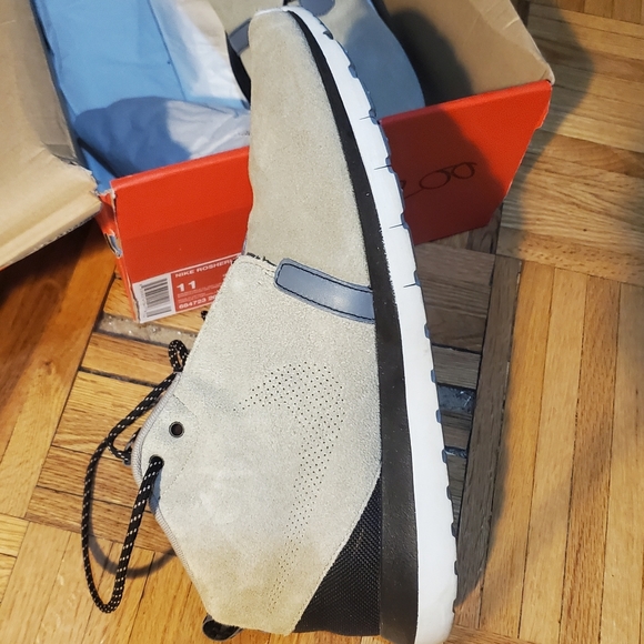 Nike Roshe Sneaker Boot - Picture 2 of 4